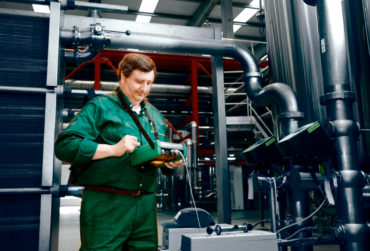 工程师使用Beamex校准器